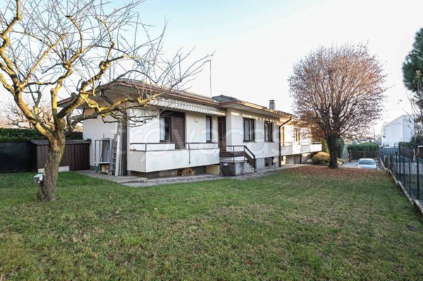casa indipendente in vendita a Cantù