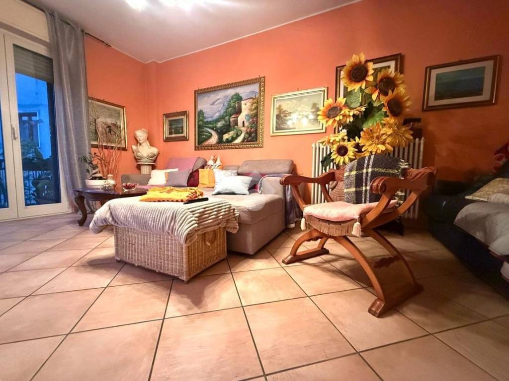 casa indipendente in vendita a Cantù in zona Cascina Amata