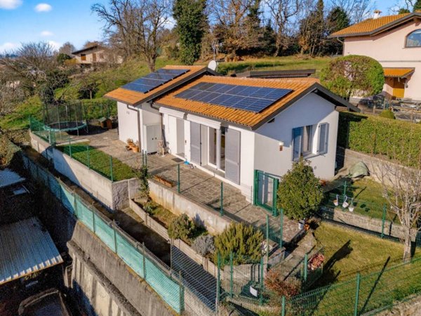 casa indipendente in vendita a Cantù in zona Vighizzolo