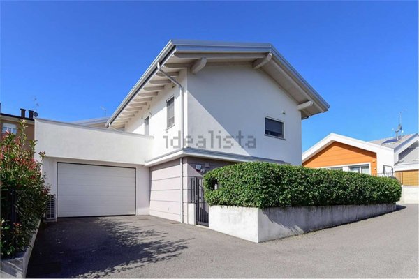 casa indipendente in vendita a Cantù