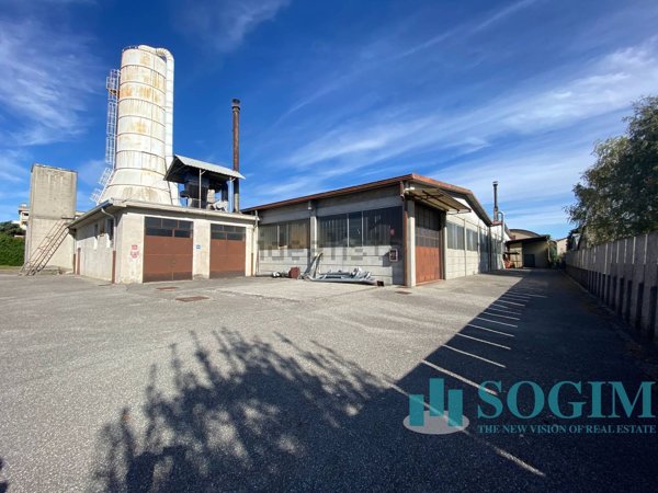 capannone in vendita a Cantù