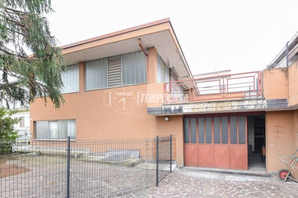 negozio in vendita a Cantù