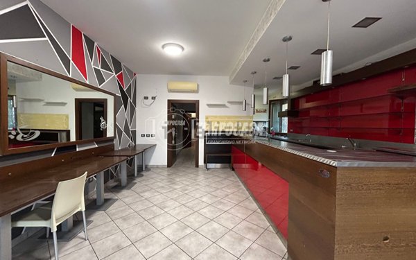 locale commerciale in vendita a Cantù in zona Vighizzolo