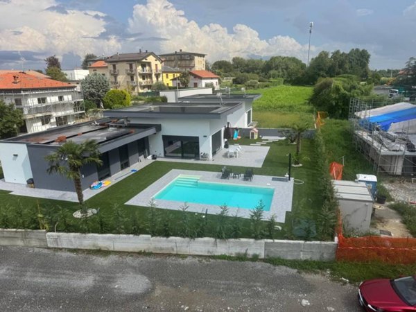 casa indipendente in vendita a Cantù