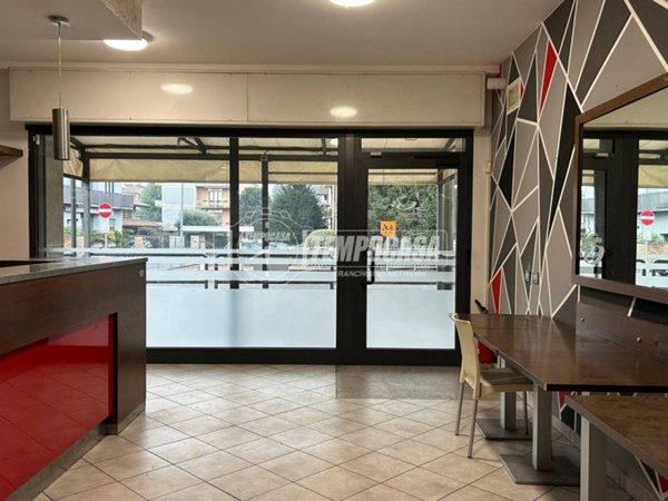 negozio in vendita a Cantù in zona Vighizzolo