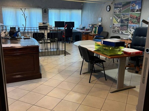 locale commerciale in vendita a Cantù in zona Cantù Asnago