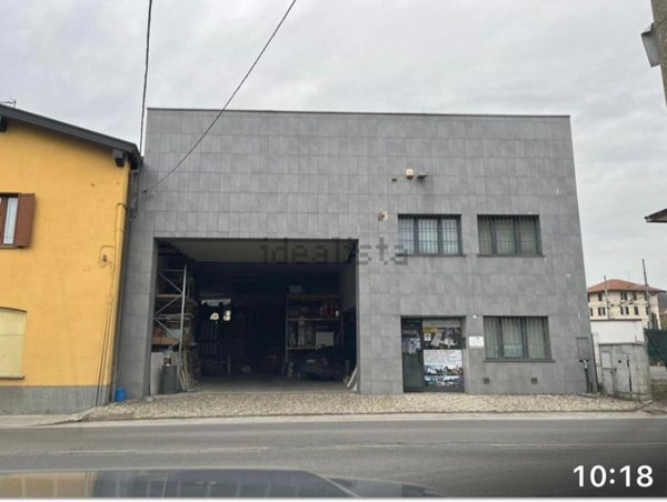 locale di sgombero in vendita a Cantù