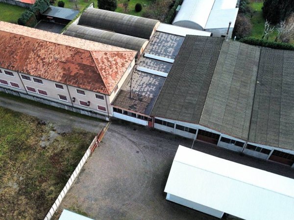 locale commerciale in vendita a Cantù