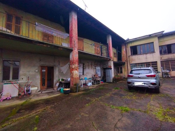 casa indipendente in vendita a Cantù in zona Vighizzolo