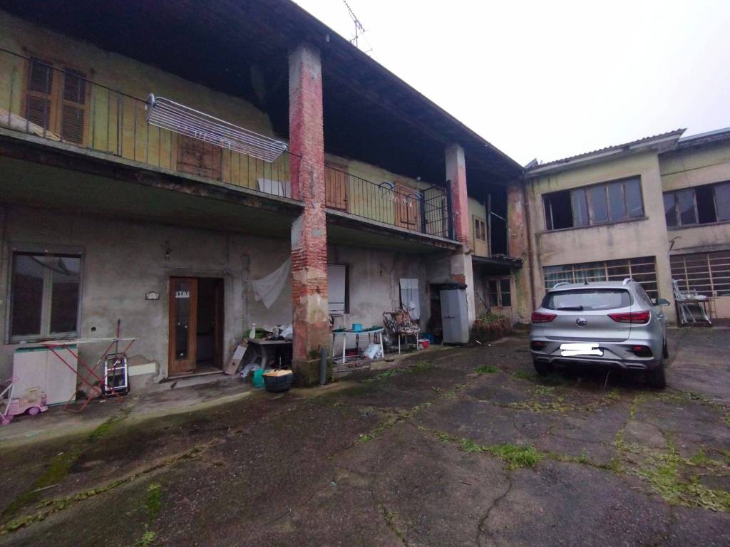 casa indipendente in vendita a Cantù in zona Vighizzolo