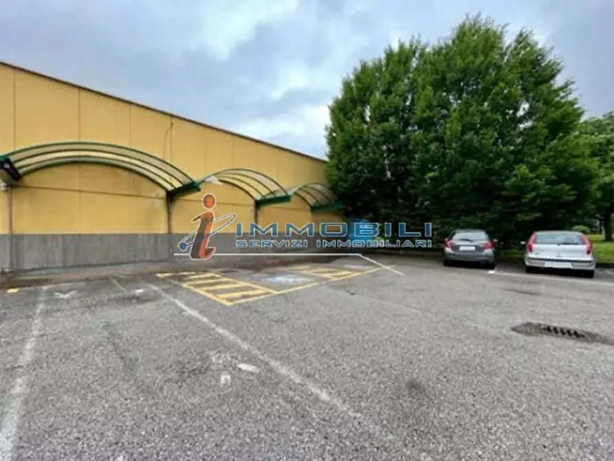 negozio in vendita a Cantù in zona Vighizzolo