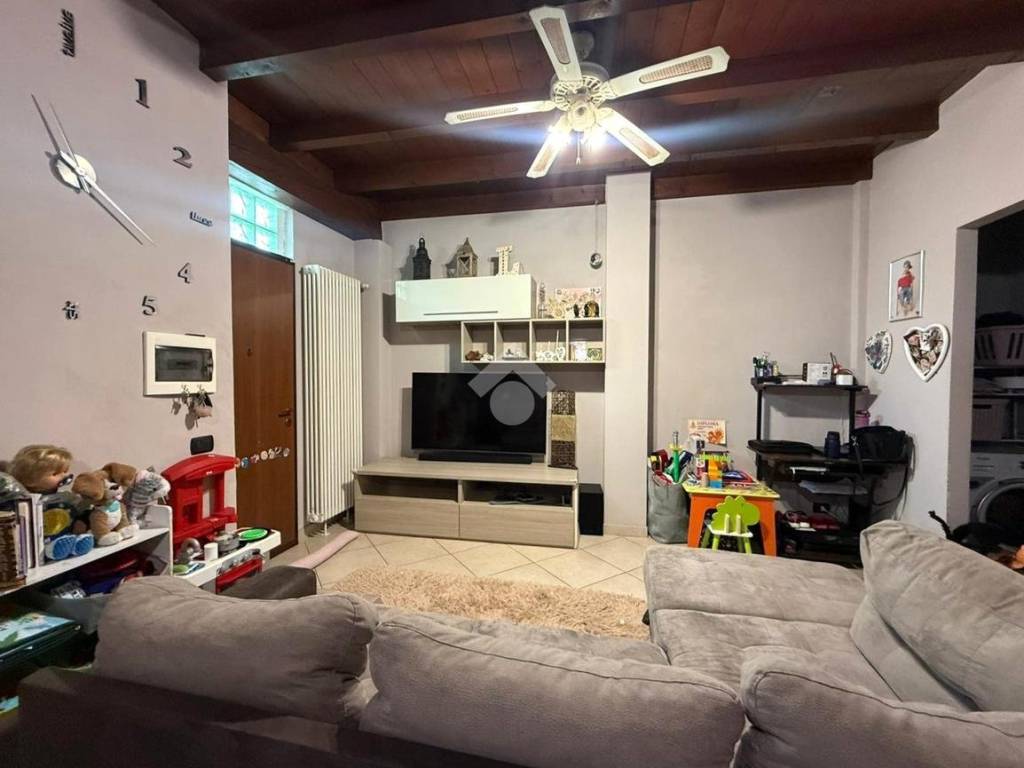 casa indipendente in vendita a Cantù in zona Vighizzolo