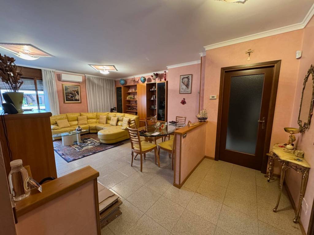 appartamento in vendita a Cantù in zona Vighizzolo