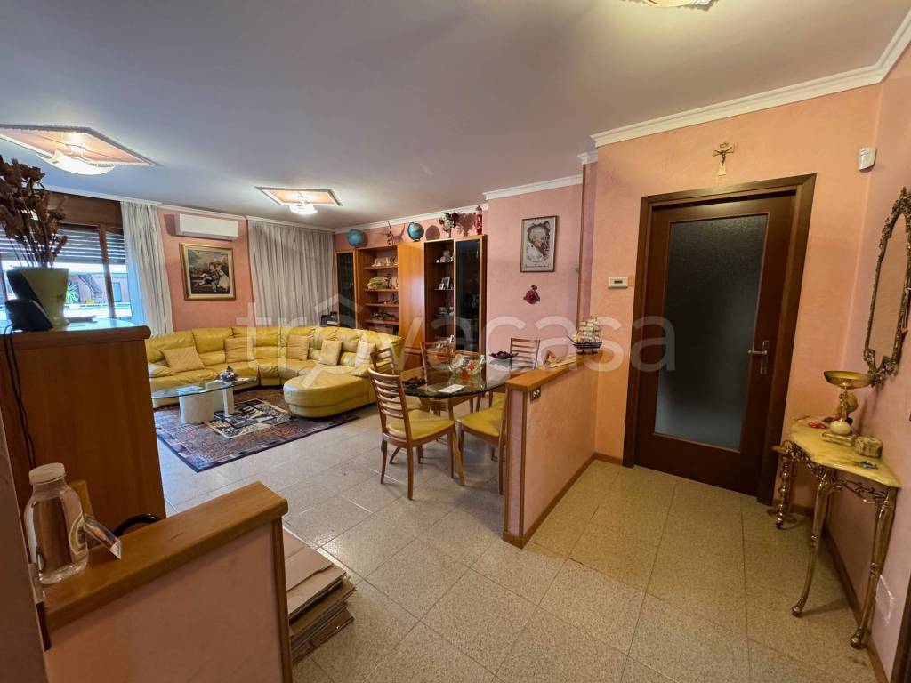 appartamento in vendita a Cantù in zona Vighizzolo