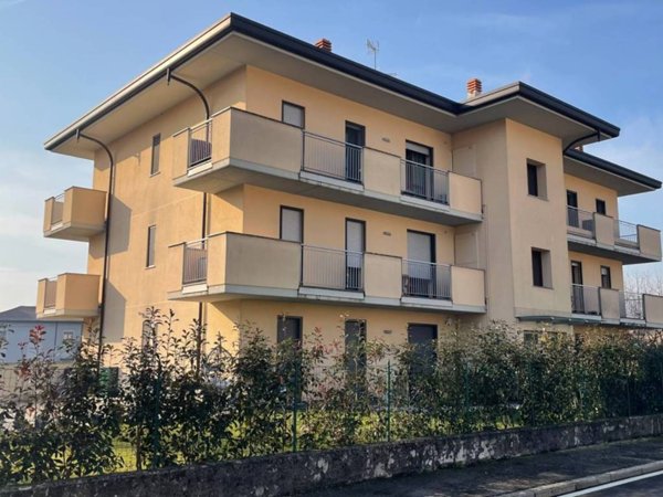 appartamento in vendita a Cantù in zona Cascina Amata