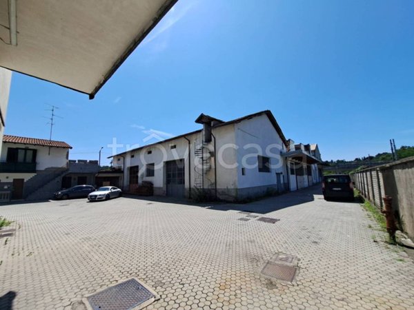 locale commerciale in vendita a Cantù
