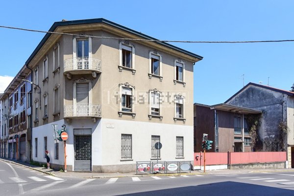 negozio in vendita a Cantù