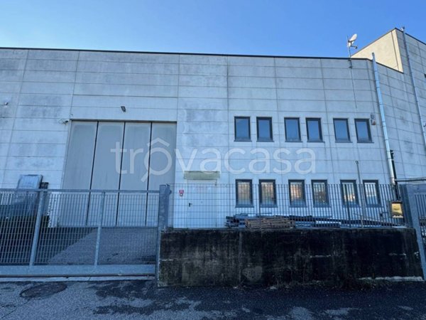 locale commerciale in vendita a Cantù