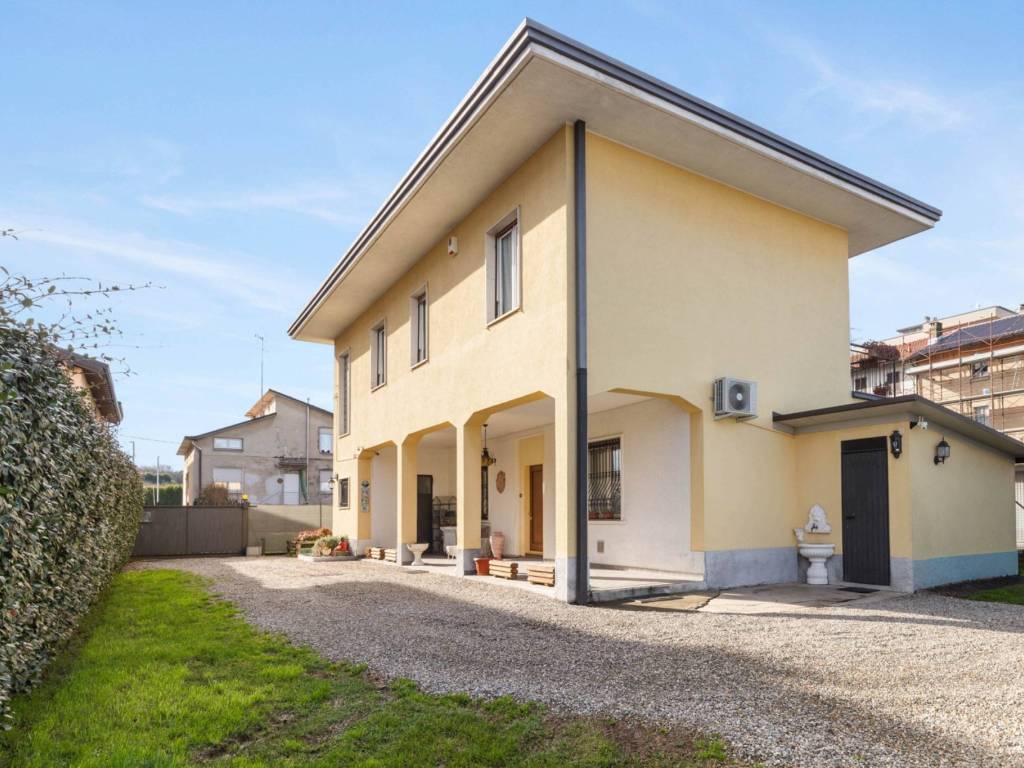 casa indipendente in vendita a Cantù