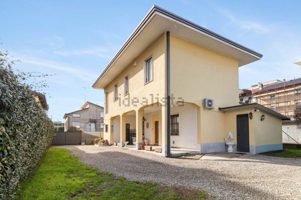 casa indipendente in vendita a Cantù