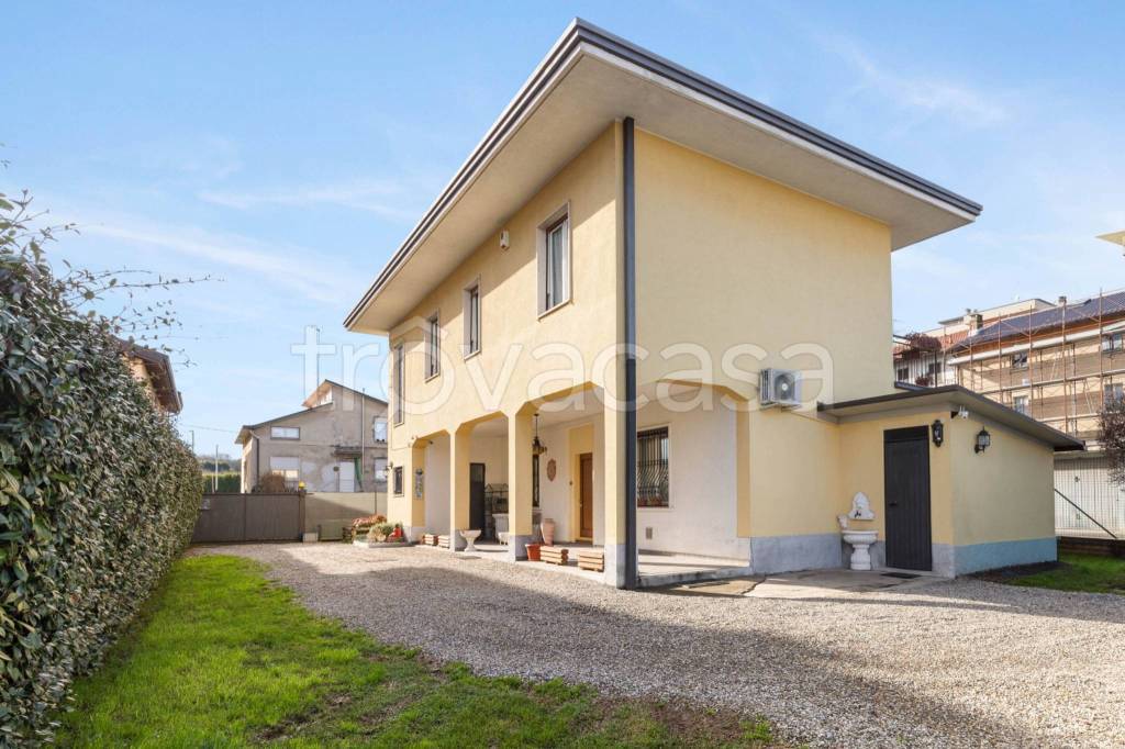 casa indipendente in vendita a Cantù