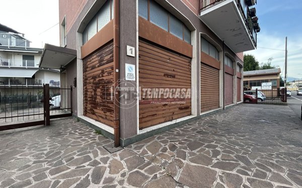 locale commerciale in vendita a Cantù in zona Vighizzolo