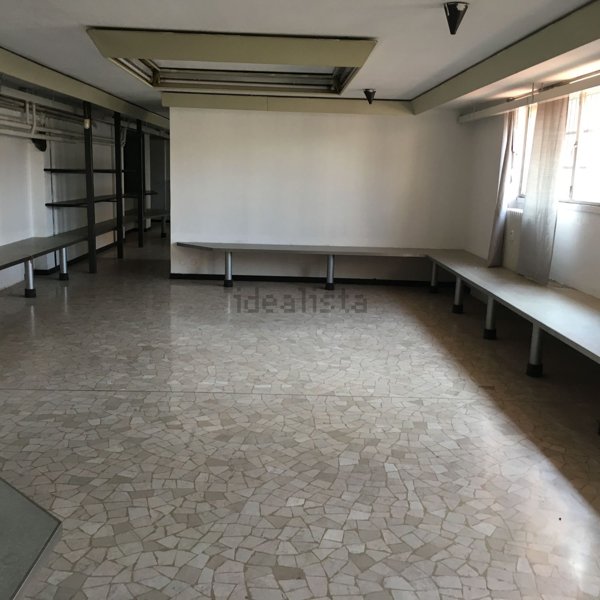 negozio in vendita a Cantù