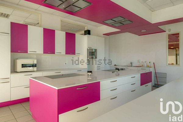 locale commerciale in vendita a Cantù