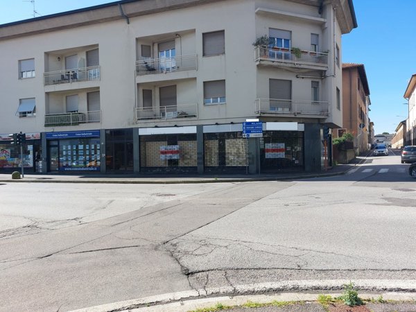 negozio in vendita a Cantù