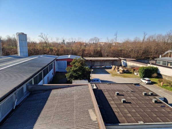 locale commerciale in vendita a Cantù