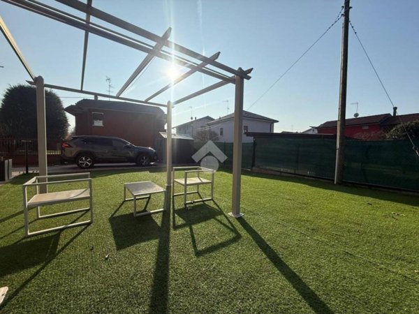 casa indipendente in vendita a Cantù in zona Cascina Amata