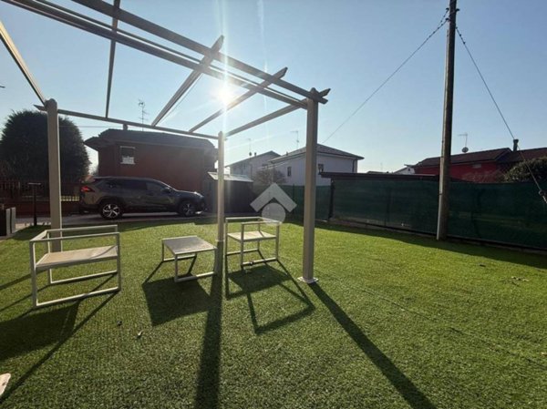 casa indipendente in vendita a Cantù in zona Cascina Amata