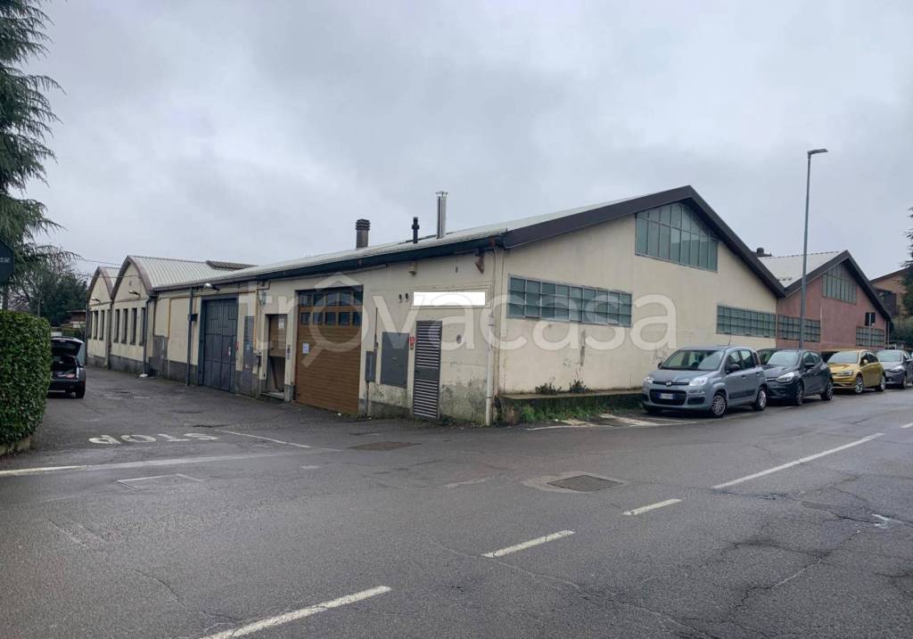 locale commerciale in vendita a Cantù