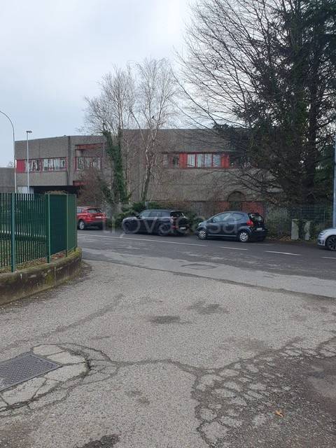 locale commerciale in vendita a Cantù