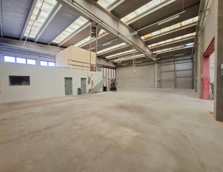 locale commerciale in vendita a Cantù