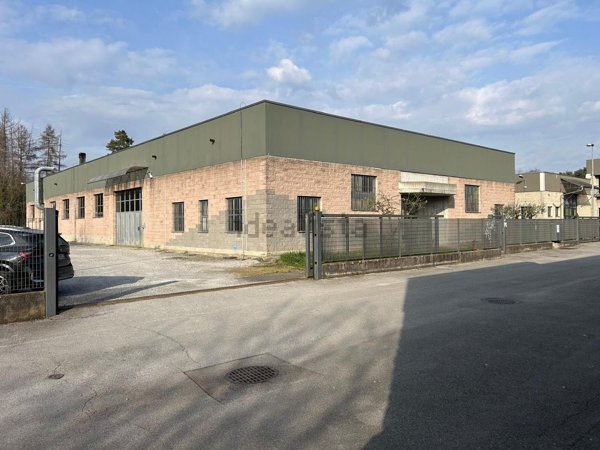 capannone in vendita a Cantù in zona Vighizzolo