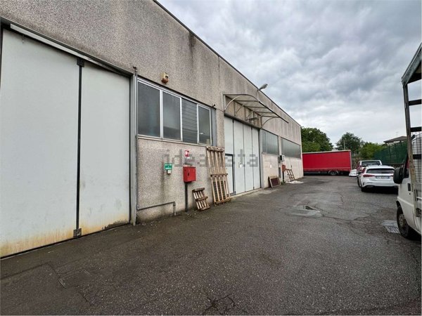 locale di sgombero in vendita a Cantù