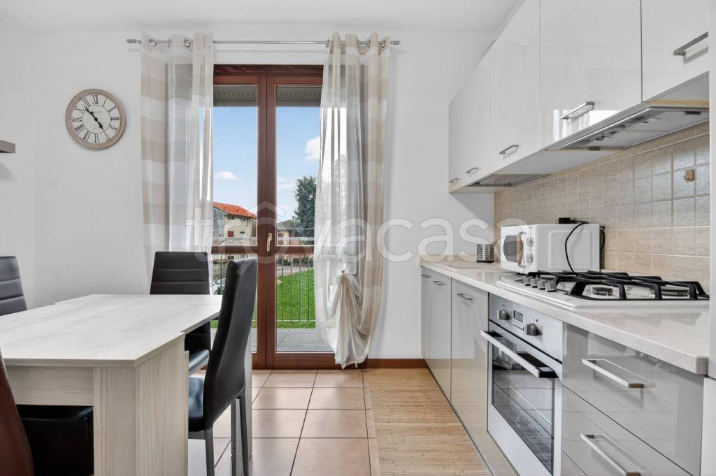 appartamento in vendita a Cantù in zona Cascina Amata