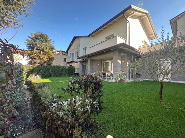 casa indipendente in vendita a Cantù