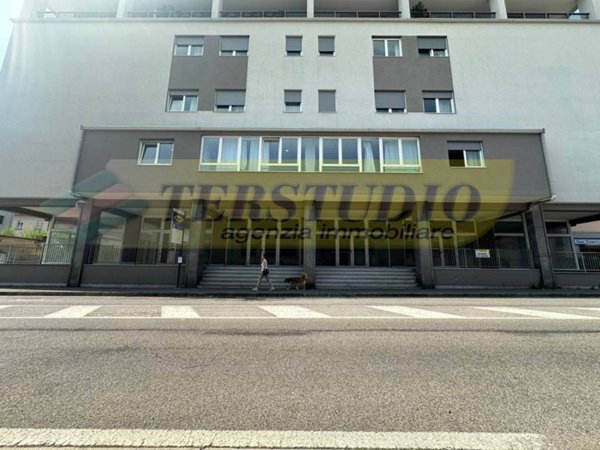 negozio in vendita a Cantù