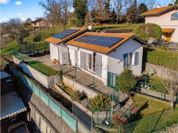 casa indipendente in vendita a Cantù in zona Vighizzolo