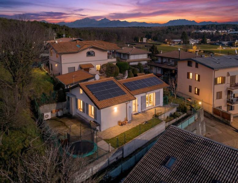 casa indipendente in vendita a Cantù in zona Vighizzolo