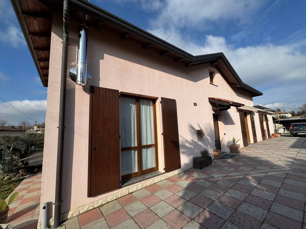 casa indipendente in vendita a Cantù