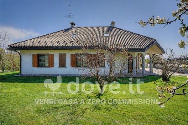 casa indipendente in vendita a Cantù in zona Fecchio