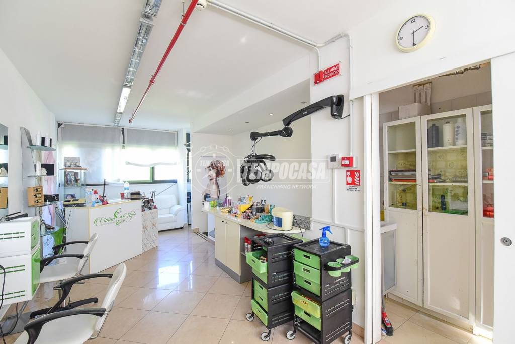 negozio in vendita a Cantù