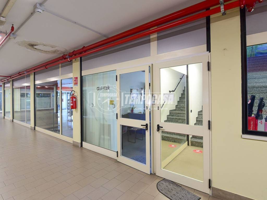 negozio in vendita a Cantù