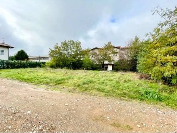 terreno edificabile in vendita a Cantù in zona Fecchio