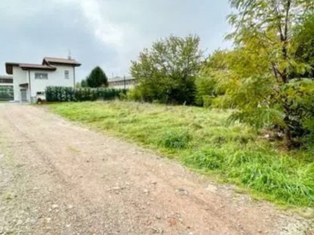 terreno edificabile in vendita a Cantù in zona Fecchio