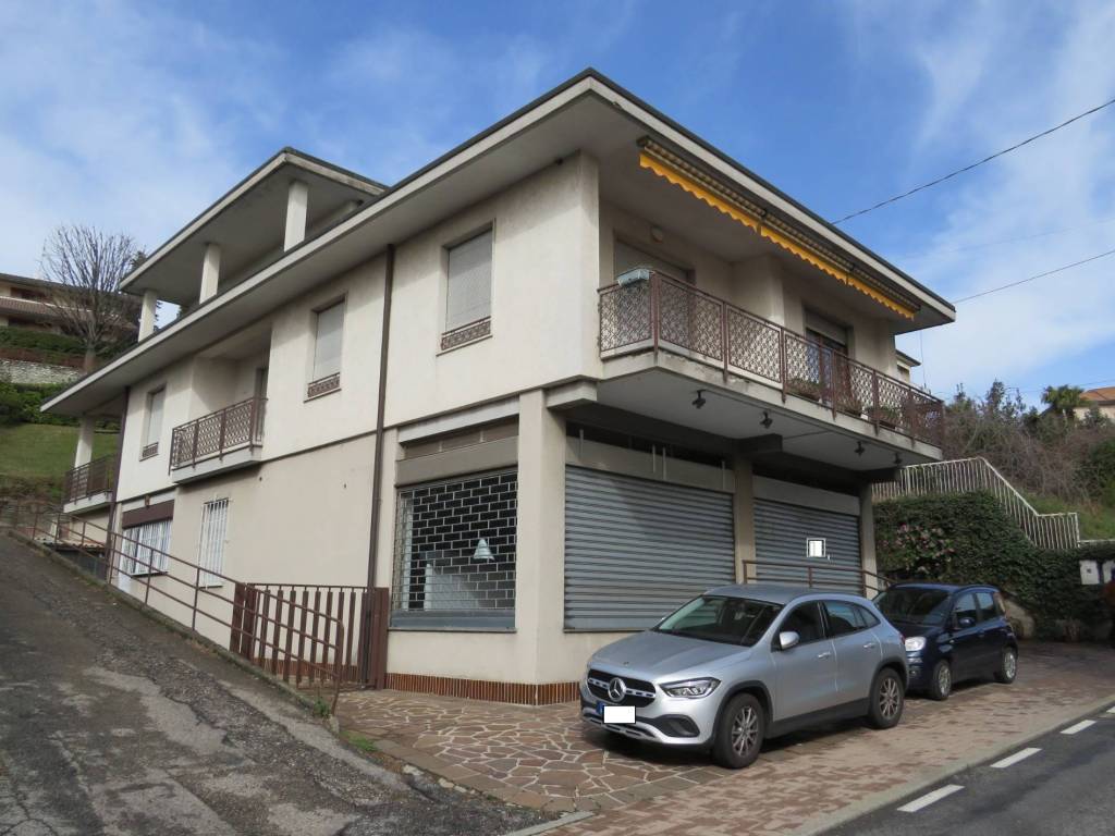 casa indipendente in vendita a Cantù