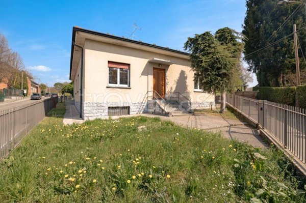 casa indipendente in vendita a Cantù in zona Fecchio